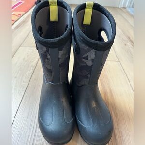 BOGS Boys’ Neo Classic Camo Waterproof Boots - Round Toe, Size 1